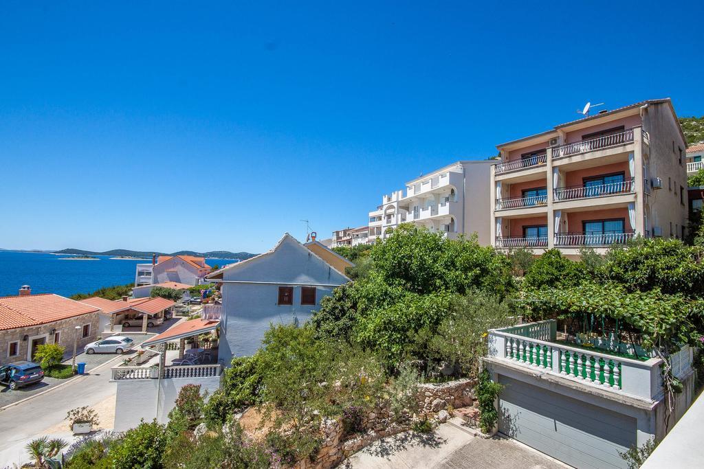Apartments Rosanda Pakoštane Exterior foto